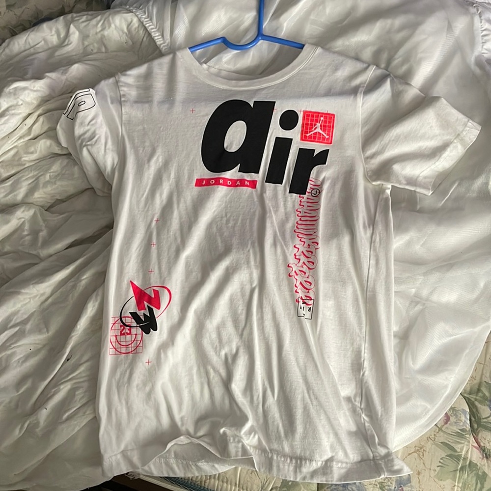 jordan air pink design meduim 10-12 shirt